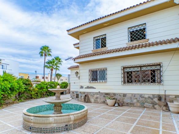 Casa-Chalet Almería - 1221381-01
