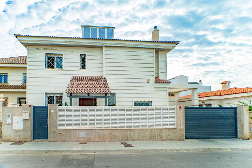 Casa-Chalet Almería - 1221384-01