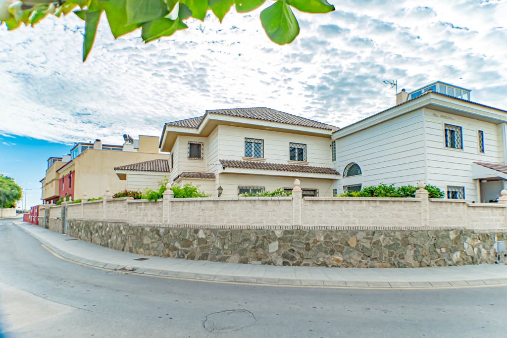 Casa-Chalet Almería - 1221384-02