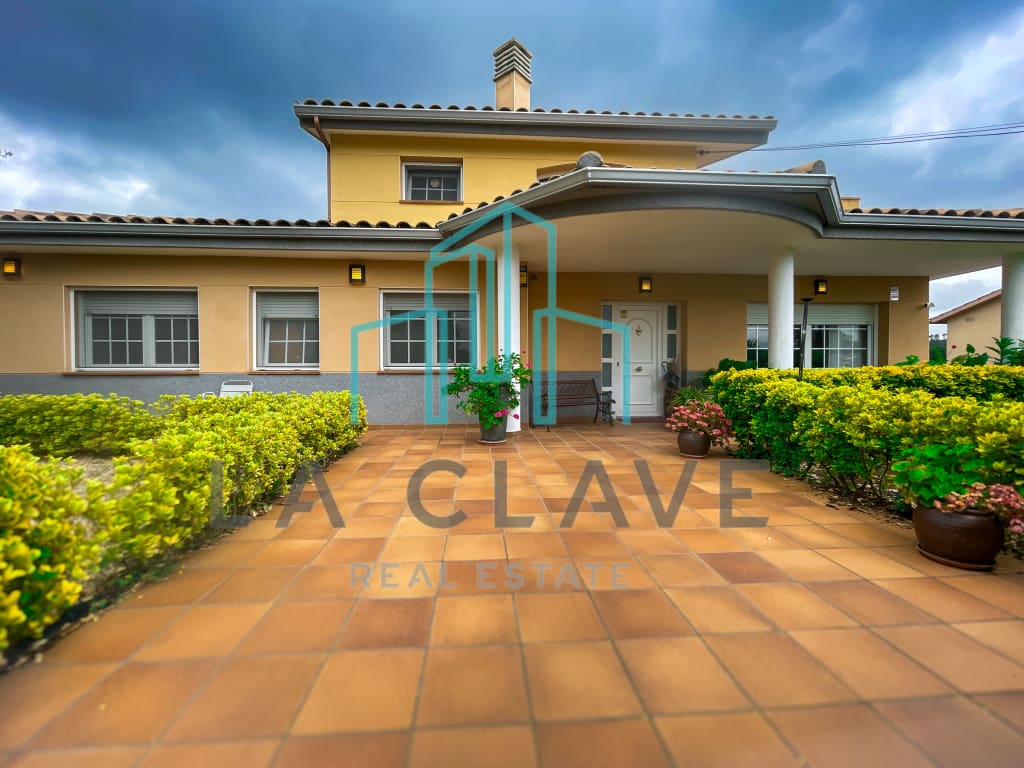 Casa-Chalet Bigues - 1233155-01